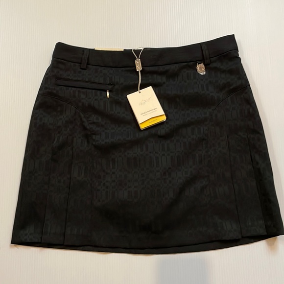 Greg Norman perfect fit black golf skirt with pleats.  Women’s size 8 - Picture 1 of 11